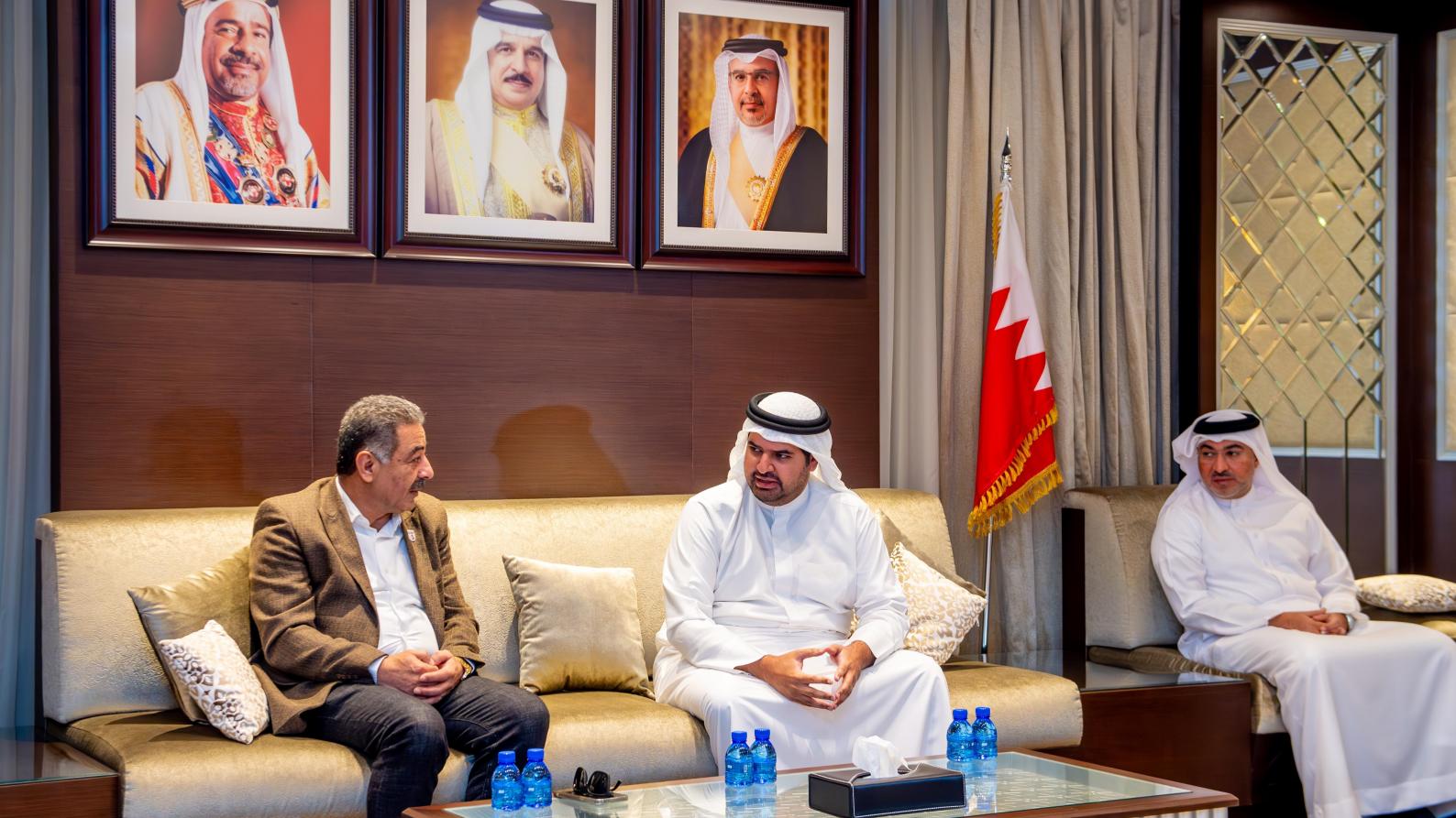 Shaikh Isa bin Ali Welcomes Egyptian Basketball Federation President and Delegations of Al-Ahly and Zamalek Clubs